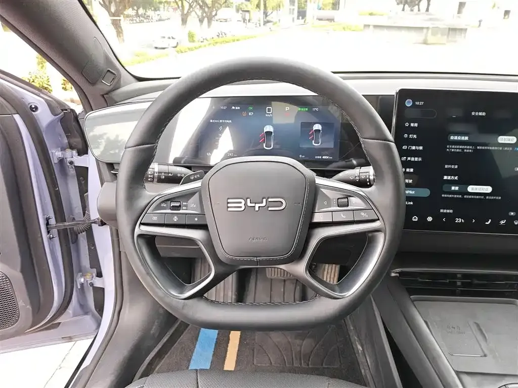 BYD Seal — фото 3