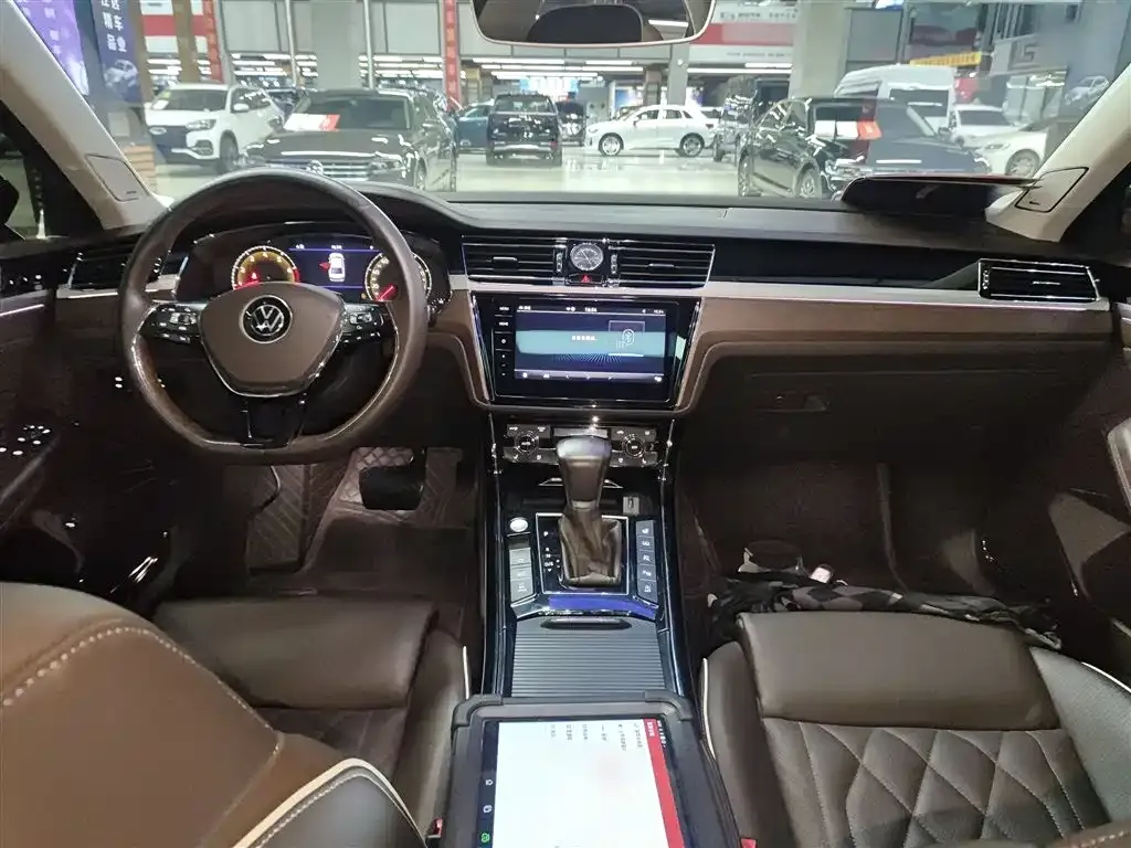 Volkswagen Phideon — фото 10