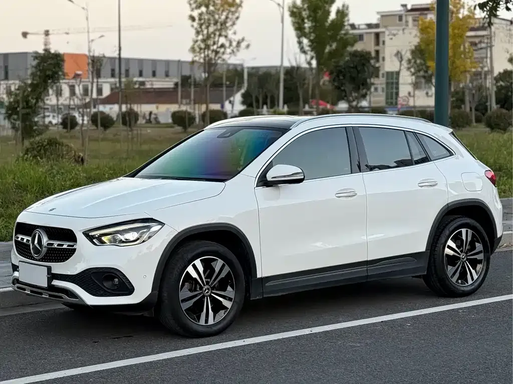 Mercedes-Benz GLA — фото 1