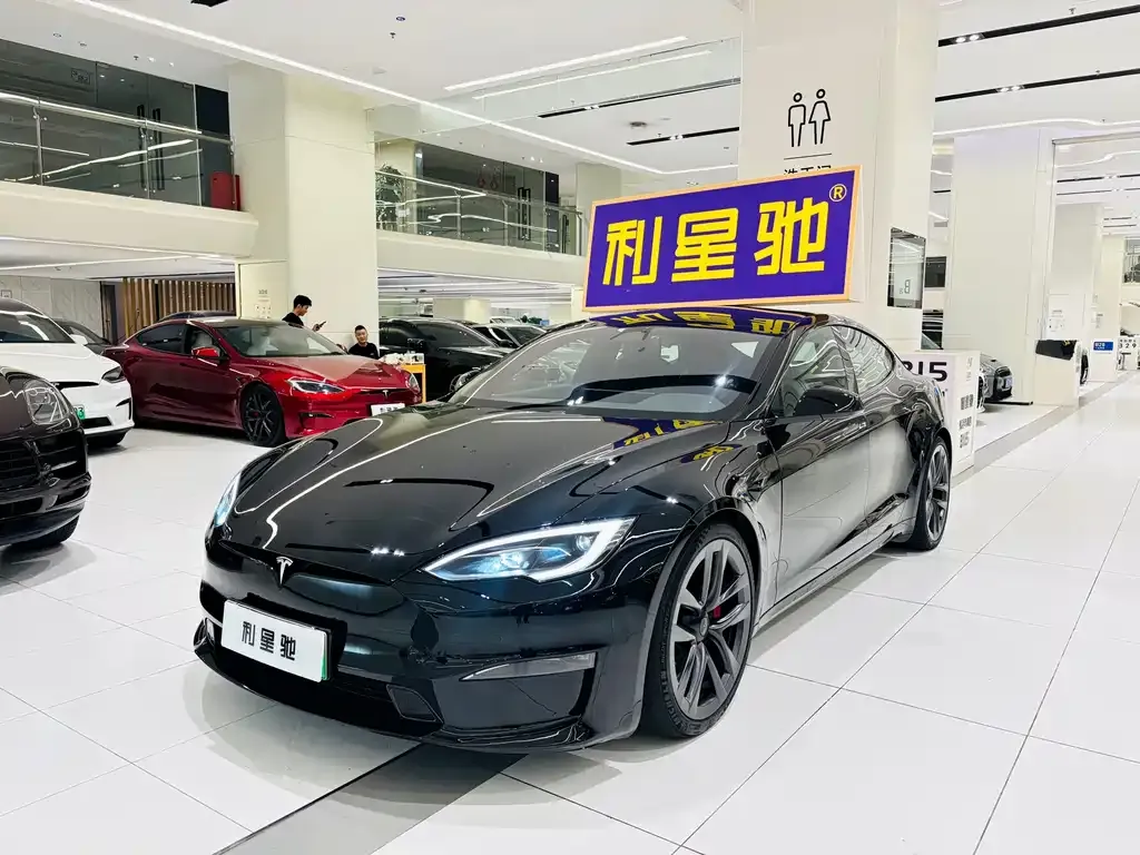 Tesla Model S — фото 1