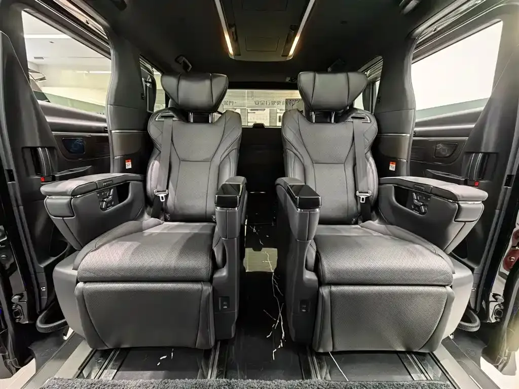 Toyota Vellfire — фото 10