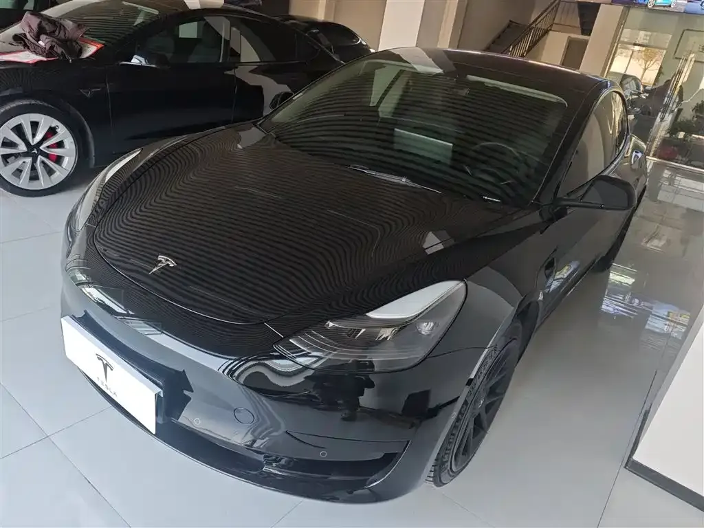 Tesla Model 3 — фото 1