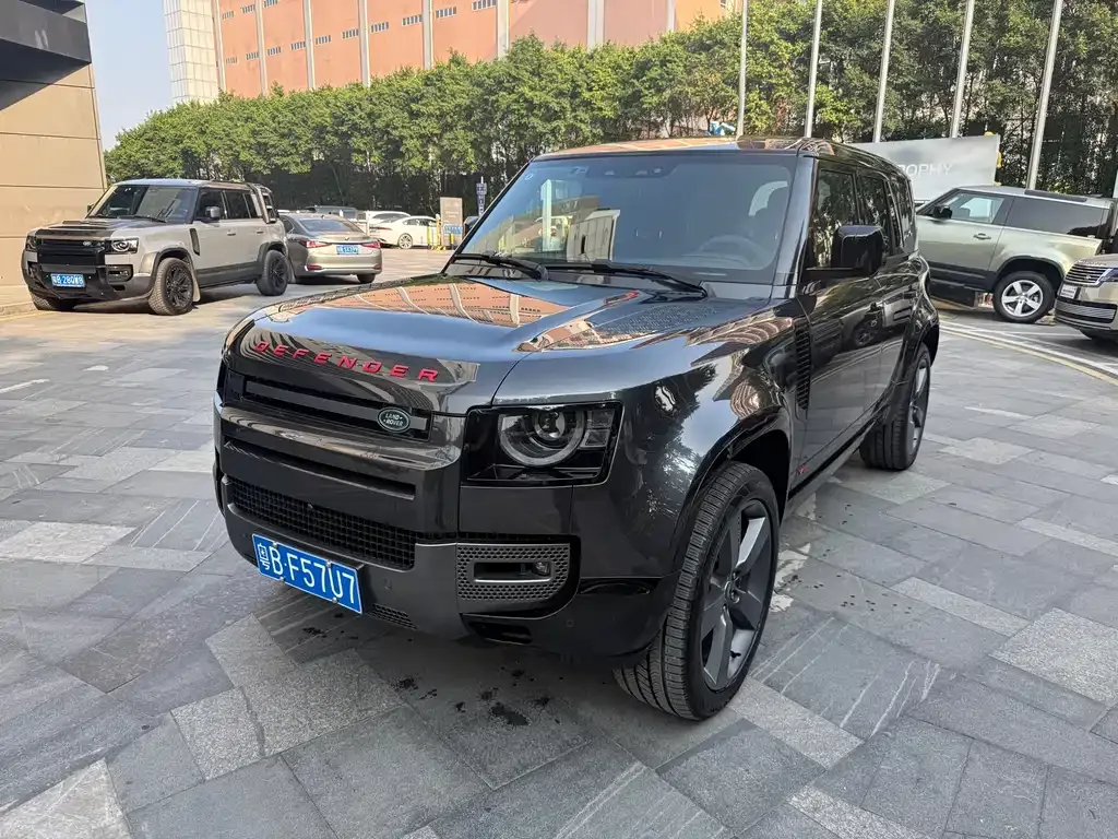 Land Rover Defender — фото 1