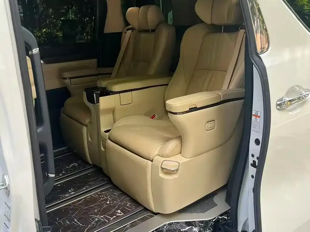 Toyota Alphard — фото 10