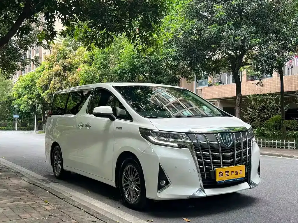 Toyota Alphard — фото 2