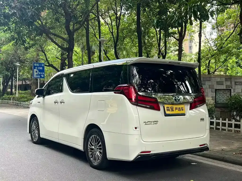 Toyota Alphard — фото 4
