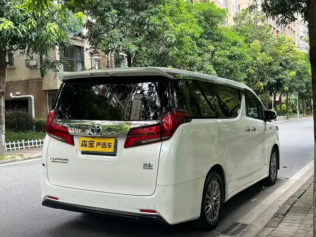 Toyota Alphard — фото 5