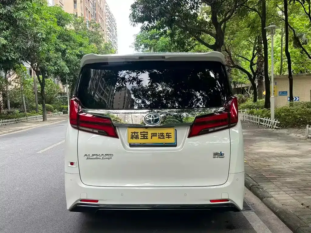 Toyota Alphard — фото 6