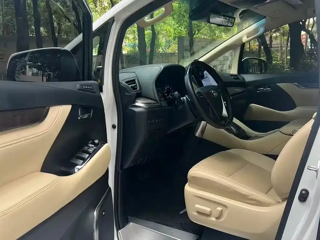 Toyota Alphard — фото 8