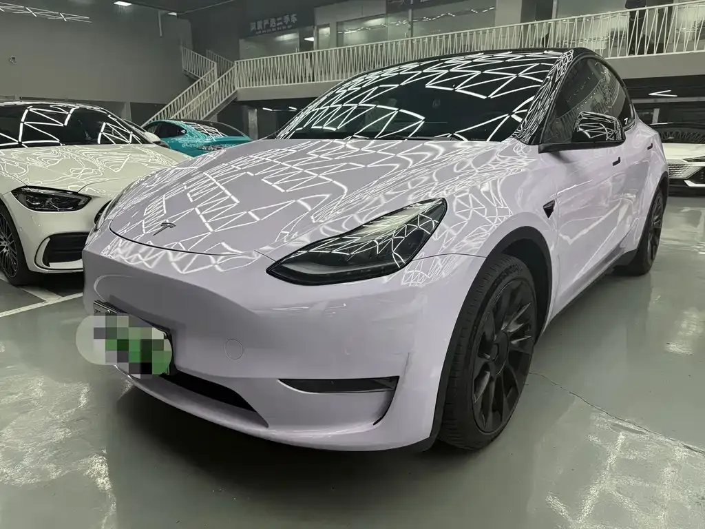 Tesla Model Y — фото 1