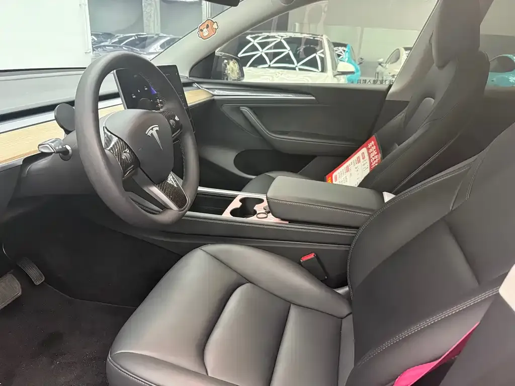 Tesla Model Y — фото 4