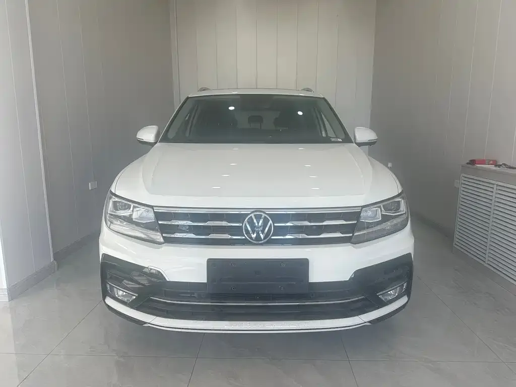 Volkswagen Tiguan L — фото 2