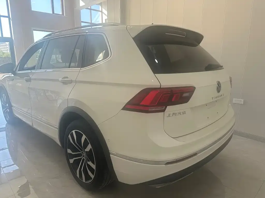 Volkswagen Tiguan L — фото 3
