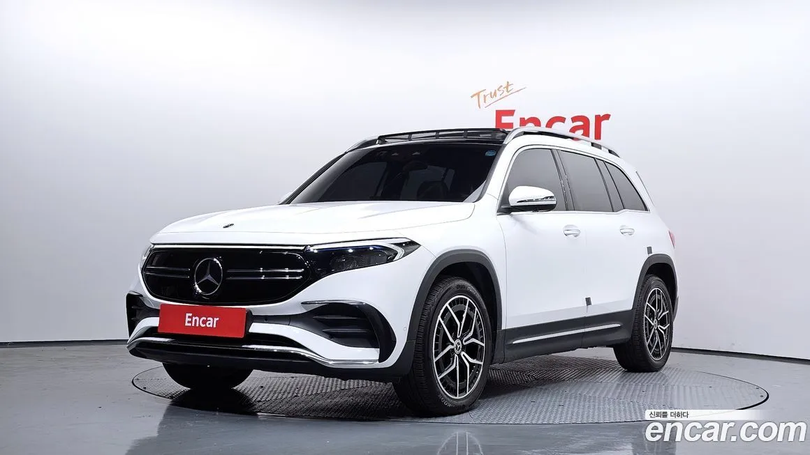 Mercedes-Benz EQB — фото 1