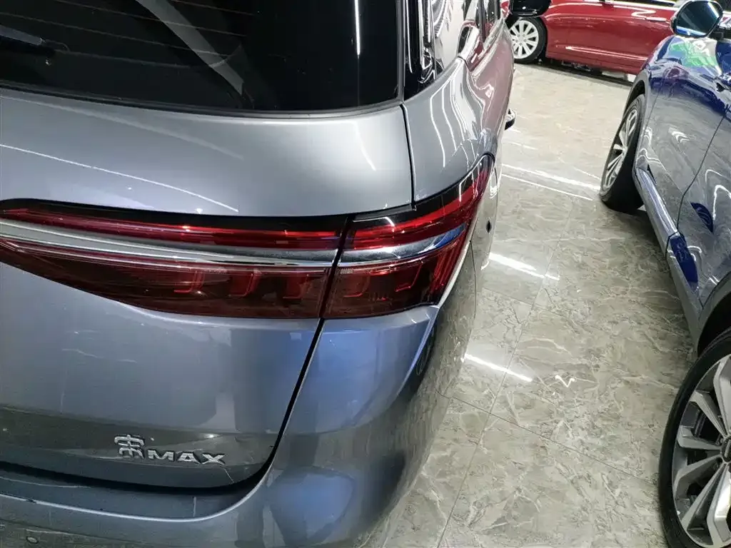 BYD MAX New Energy — фото 8