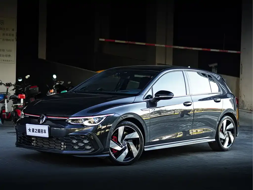 Volkswagen Golf GTI — фото 1