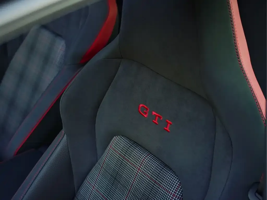 Volkswagen Golf GTI — фото 10