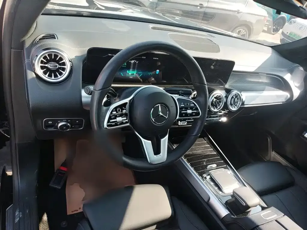 Mercedes-Benz EQB — фото 10