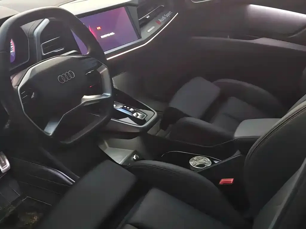 Audi Q4 e-tron — фото 4
