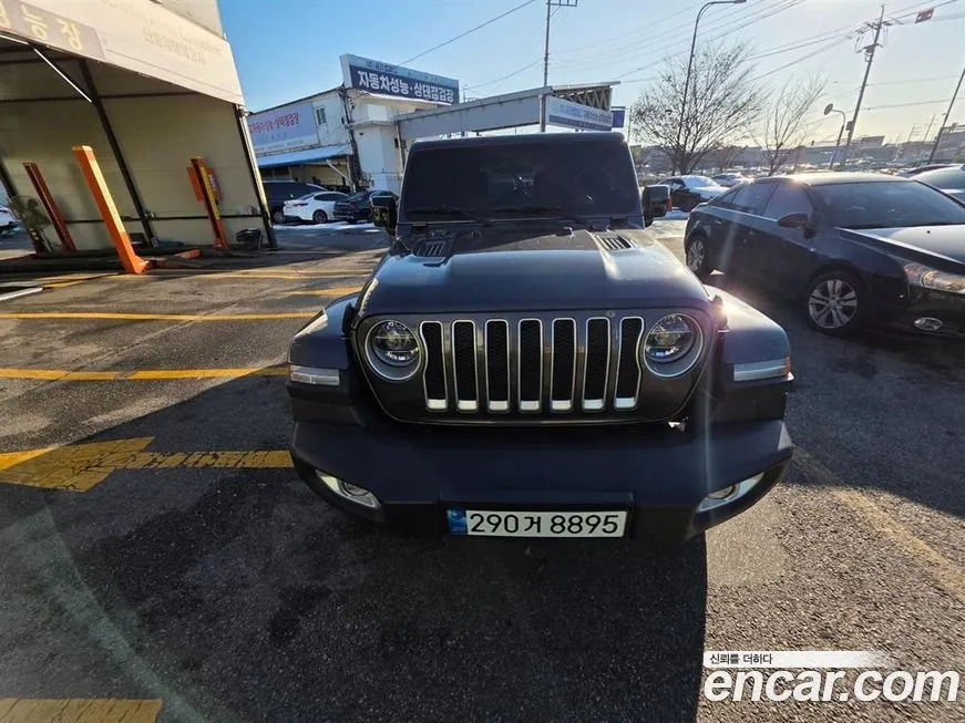 Jeep Wrangler — фото 1