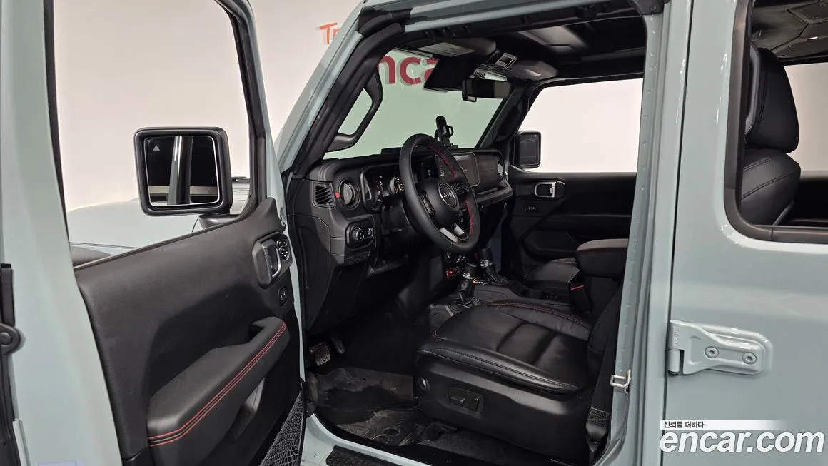 Jeep Wrangler — фото 10