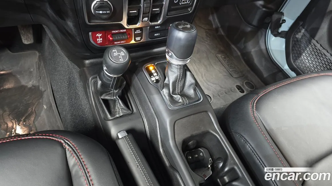 Jeep Wrangler — фото 9