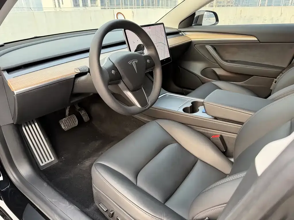 Tesla Model 3 — фото 10