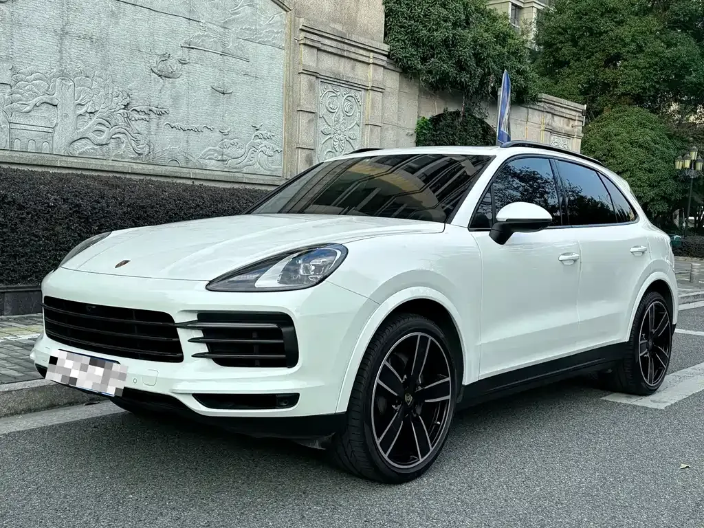 Porsche Cayenne — фото 1