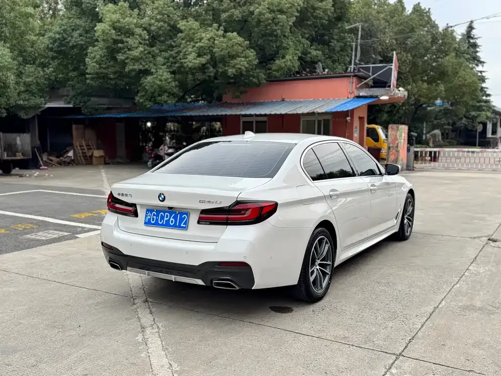 BMW 5 Series — фото 4