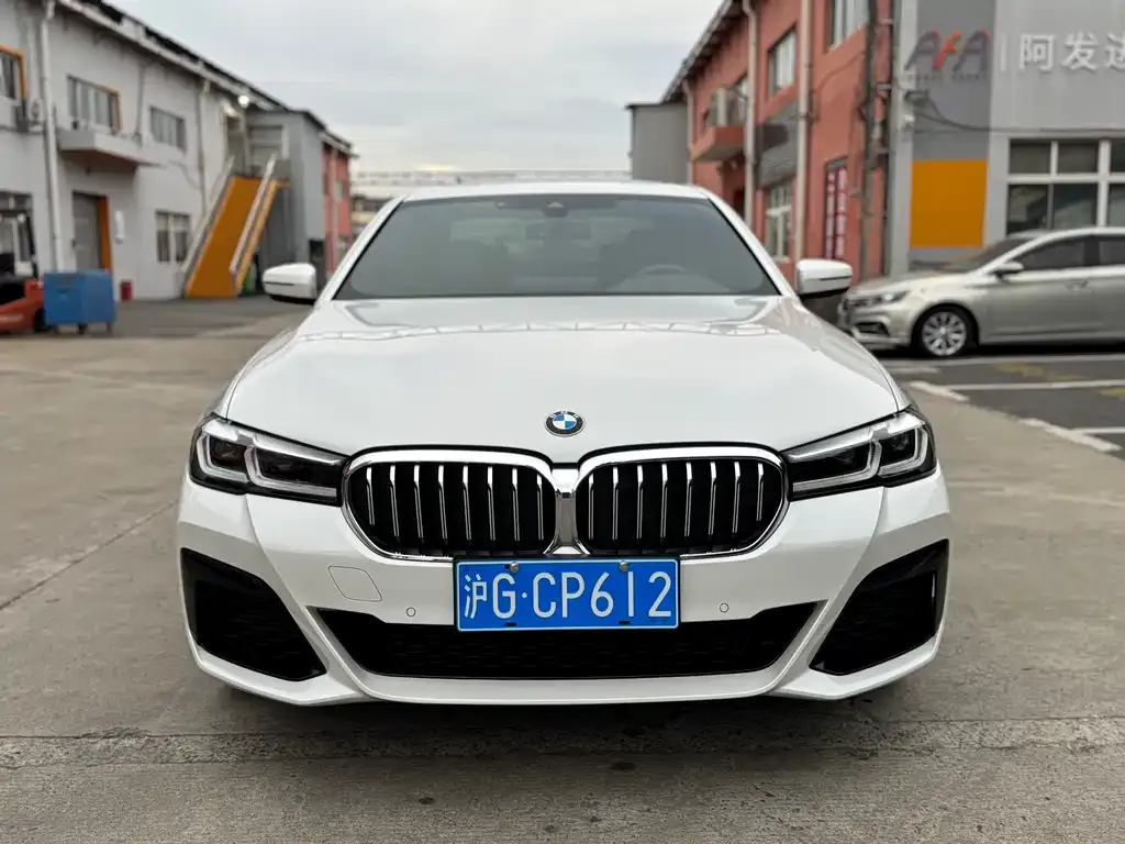 BMW 5 Series — фото 8