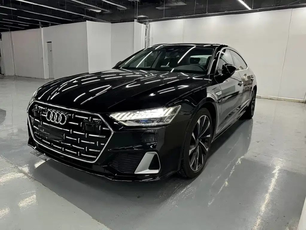 Audi A7L — фото 1