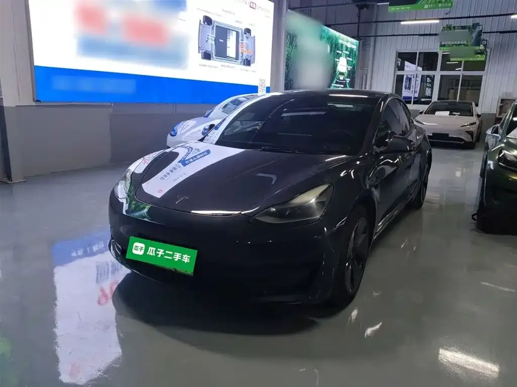 Tesla Model 3 — фото 1