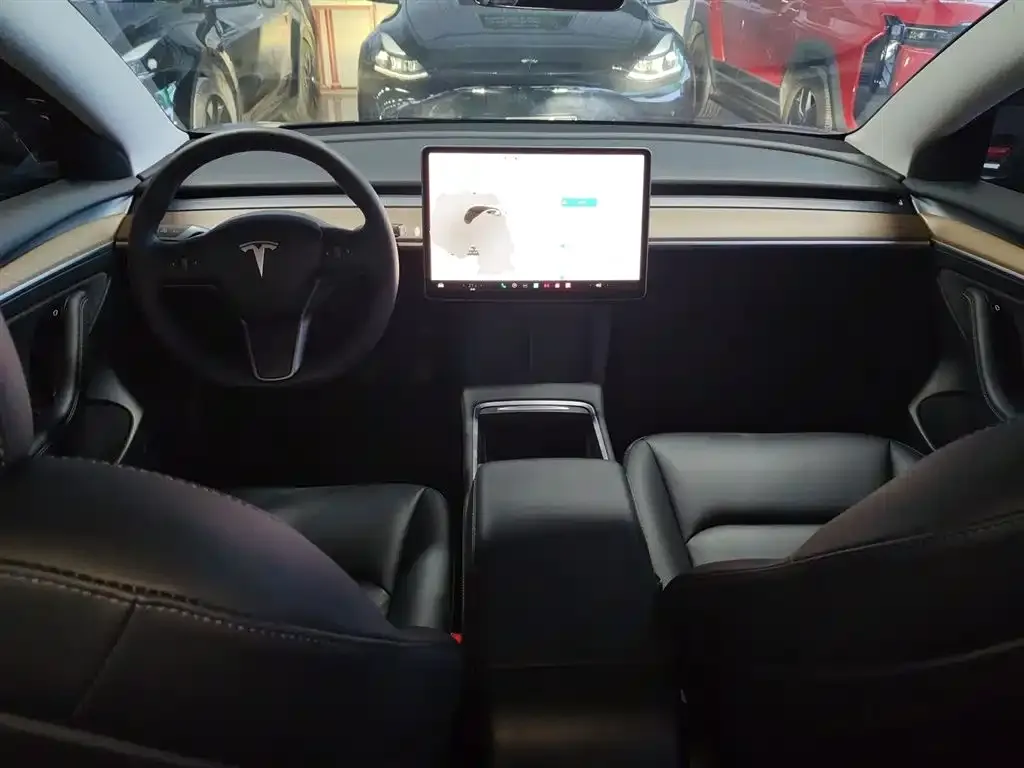 Tesla Model 3 — фото 10