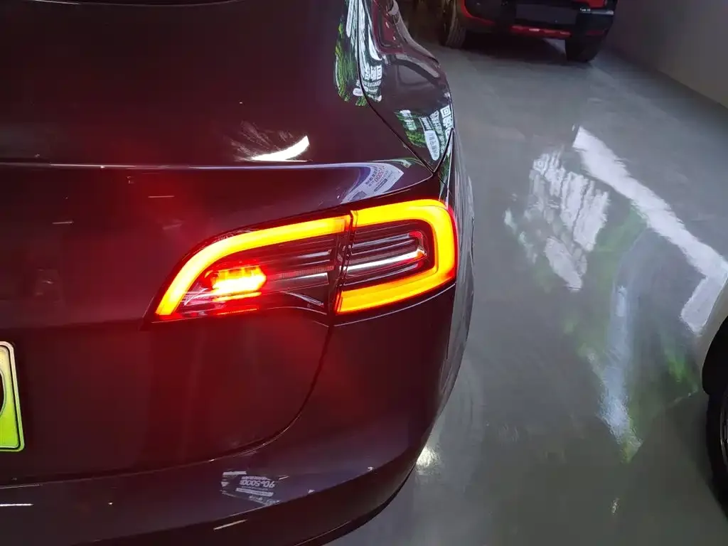 Tesla Model 3 — фото 8