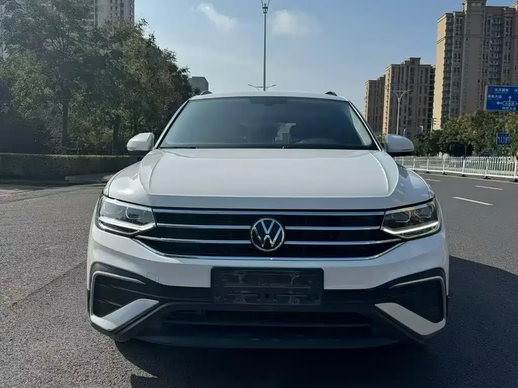 Volkswagen Tiguan L — фото 2