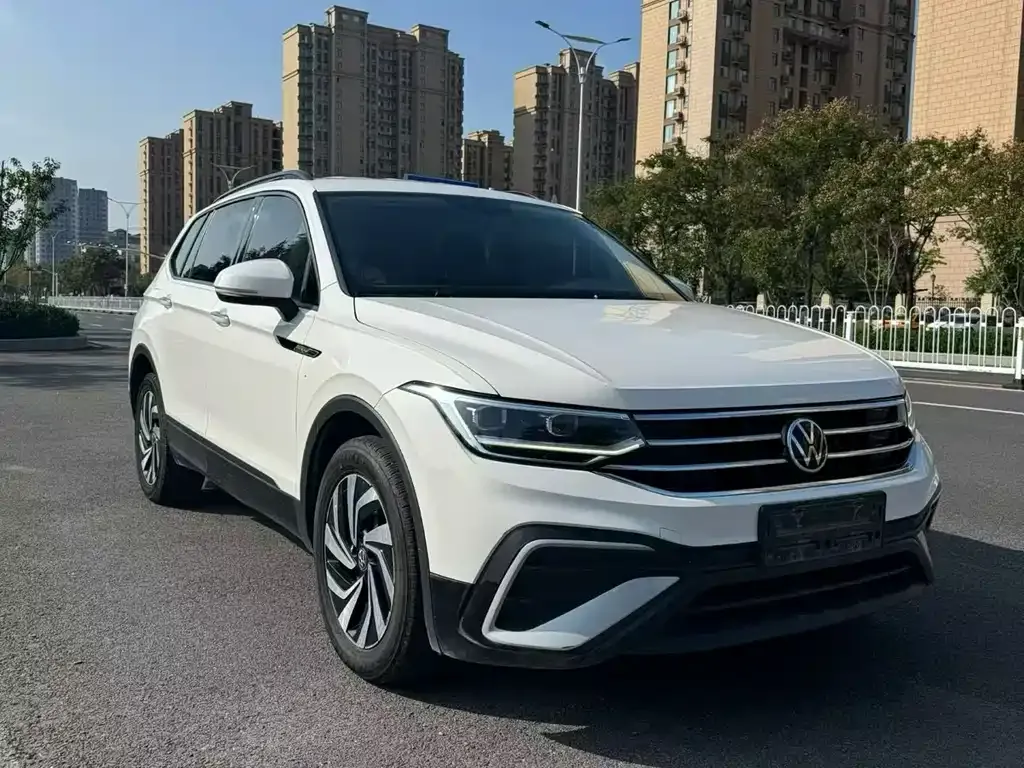 Volkswagen Tiguan L — фото 3