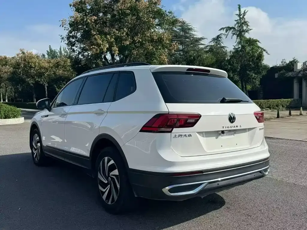 Volkswagen Tiguan L — фото 6