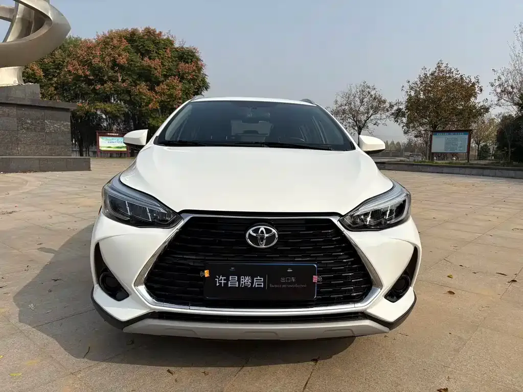 Toyota Yaris L — фото 2