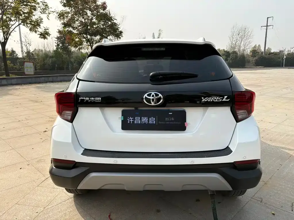 Toyota Yaris L — фото 6