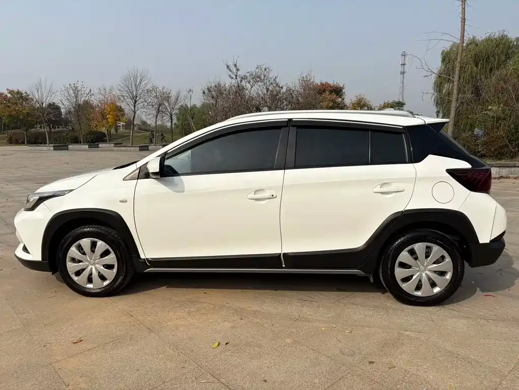 Toyota Yaris L — фото 8