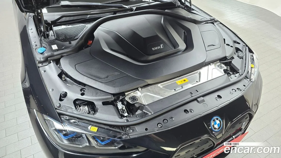 BMW i4 — фото 6