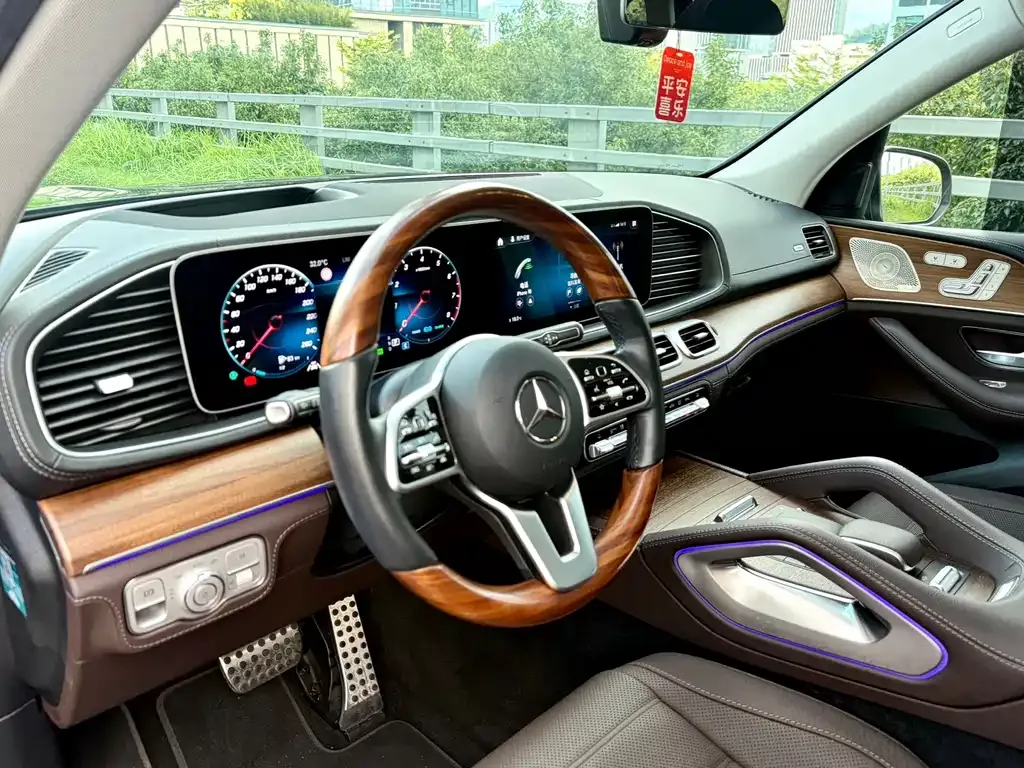 Mercedes-Benz GLS — фото 9