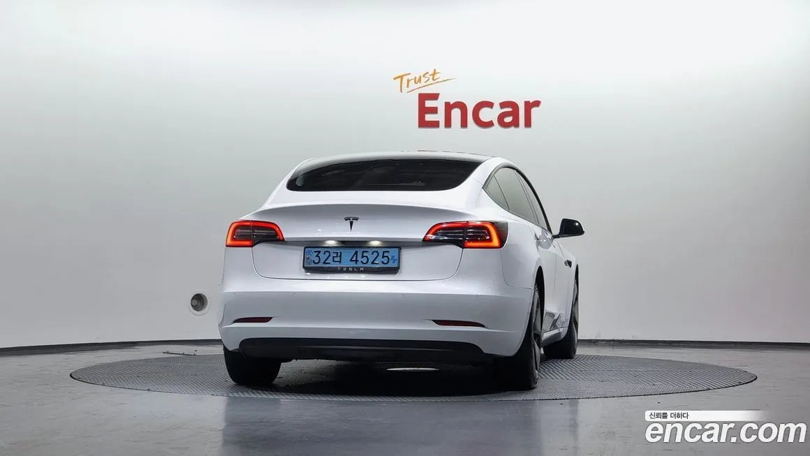 Tesla Model 3 — фото 4