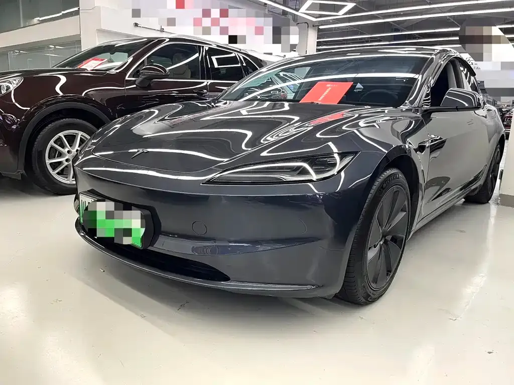 Tesla Model 3 — фото 1