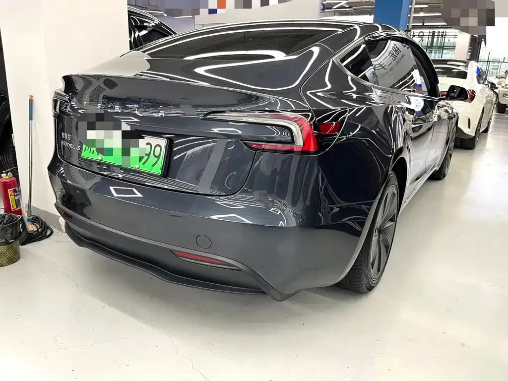 Tesla Model 3 — фото 3
