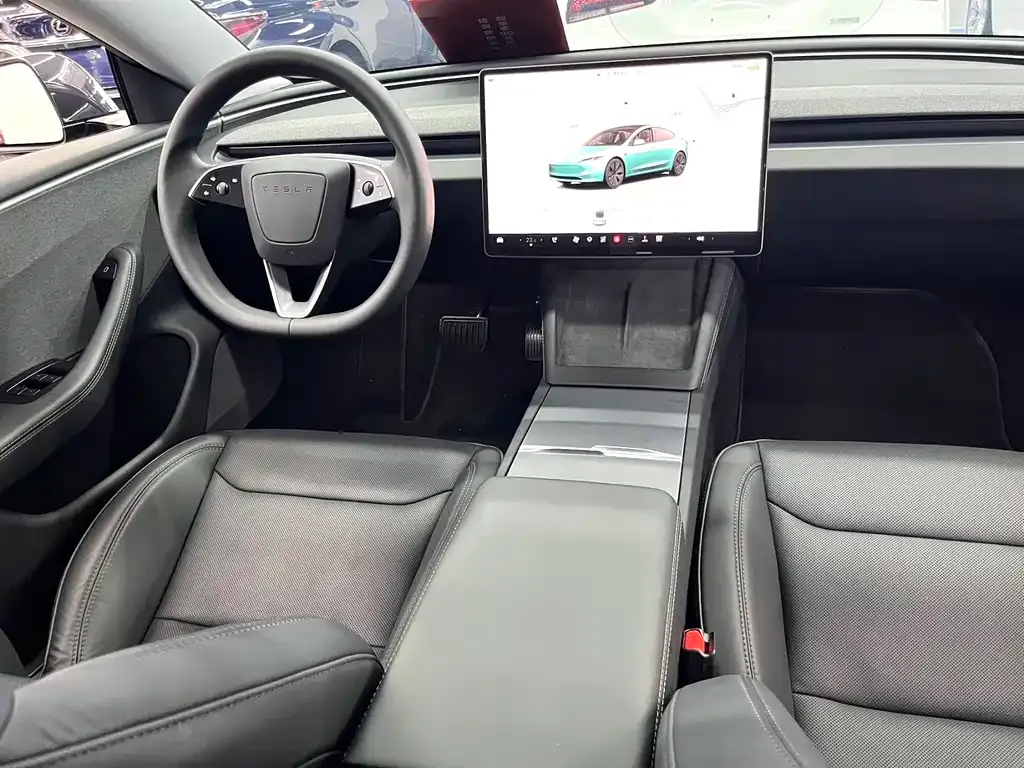 Tesla Model 3 — фото 4