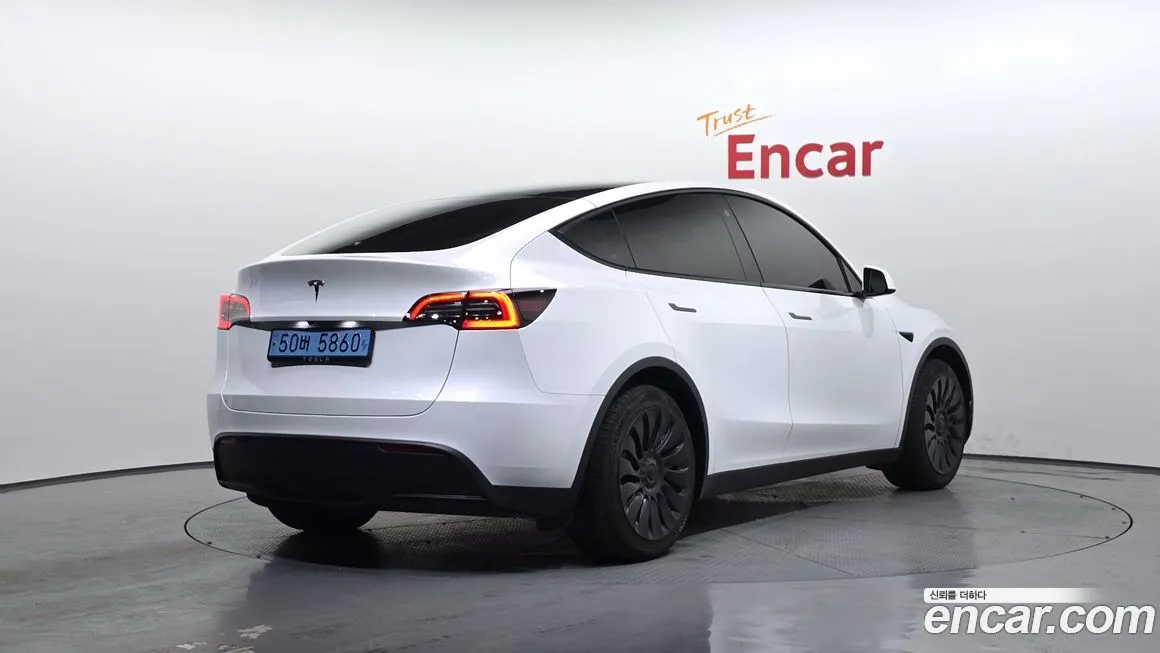 Tesla Model Y — фото 2