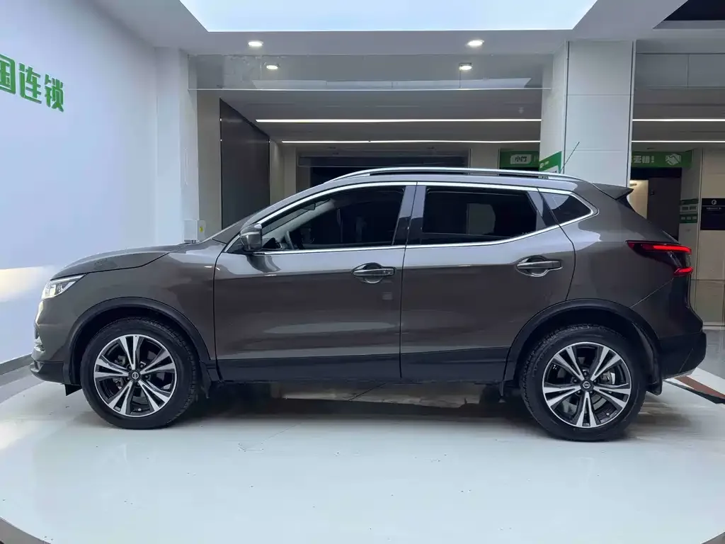 Nissan Qashqai — фото 7