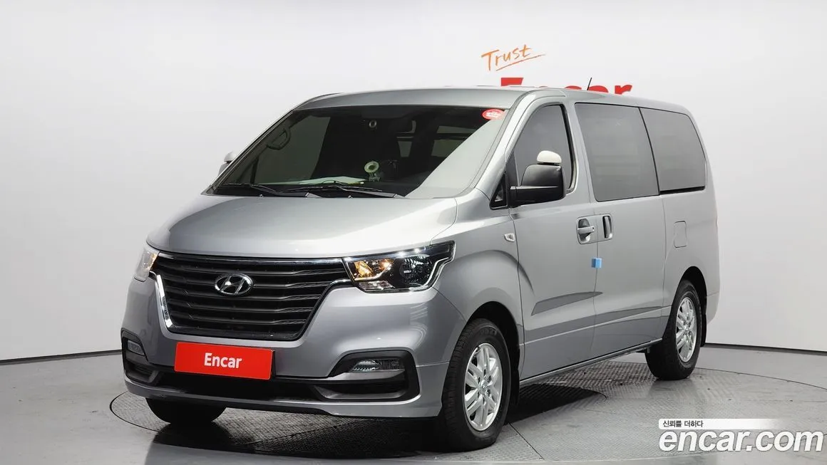 Hyundai Starex — фото 1