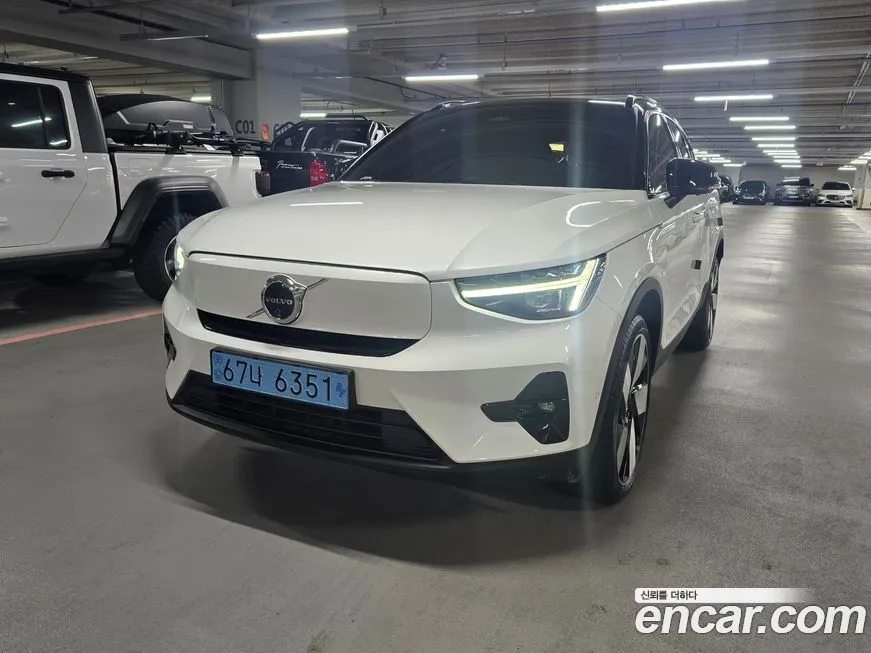 Volvo XC40 — фото 1